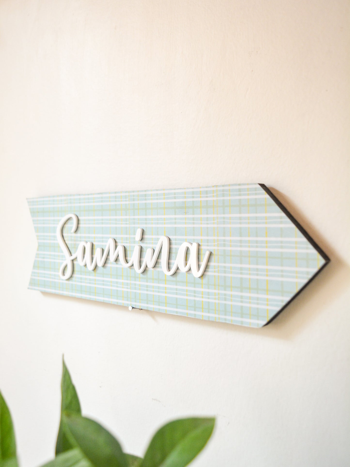Nameplate Arrow Side